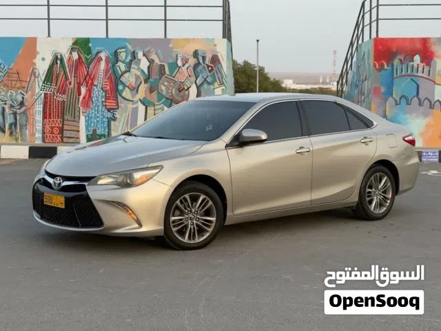 2017 تويوتا كامري SE