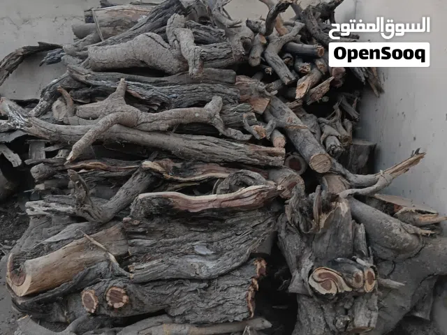السلام عليكم ورحمه الله و بركاته  موجود معي حطب سمر للبيع الحطب متوسط يعني لا هو كبير و لا هو صغير
