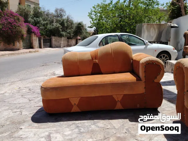 طقم كنب بحالة جيدة جدا للبيع