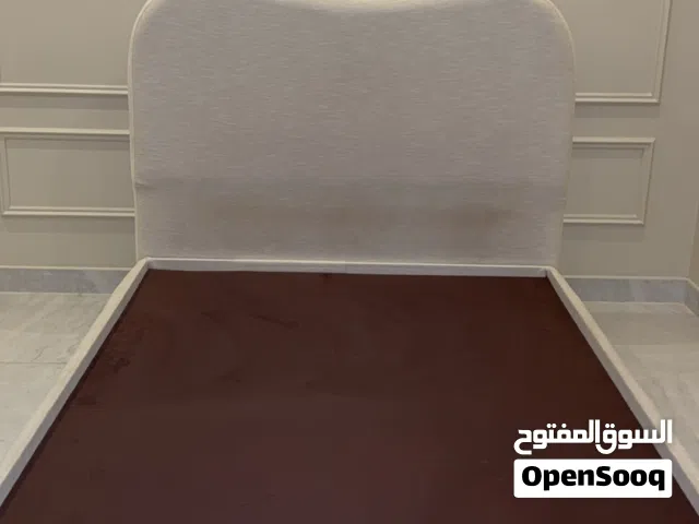 سرير خشب قماش بوكليه