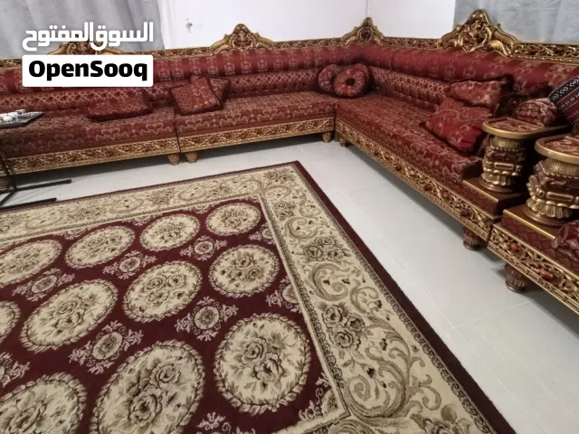 طقم اثاث المجلس فخم مصري معا الستاير معا 3طاولات وجميع المخدات استخدام نظيف