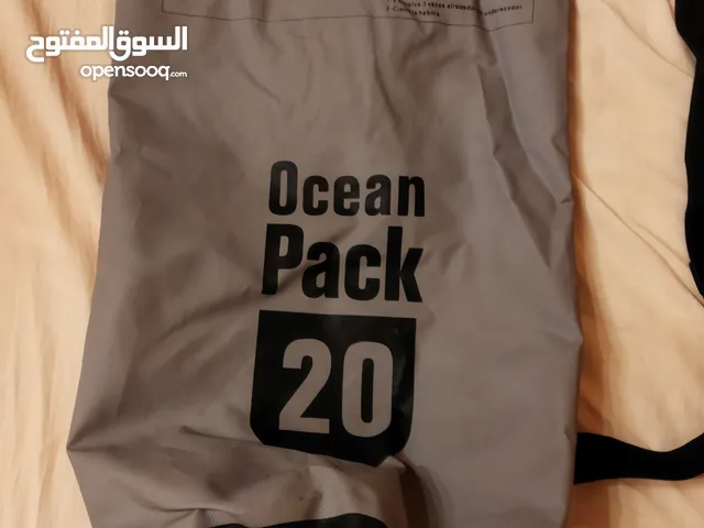 شنطة محكمة قوية ضد الماء  تحمل 10 كيلو جرام لا تصل لها الماء  تصلح الرحالة الهايكنج  لمحبي الغطس