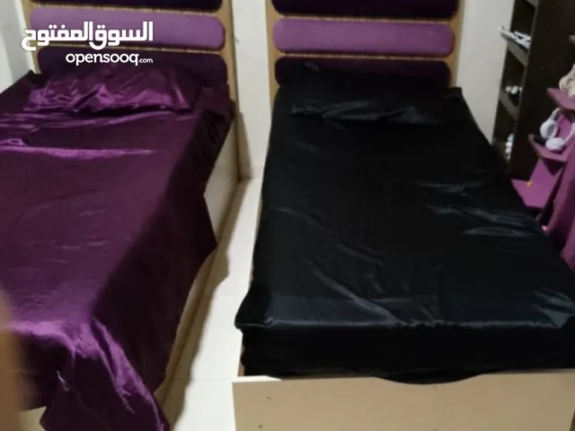 ثلاثة تخوت صبايا مستعمل بحالة الجيد للبيع مع برداي ومرآة وفي كورنر وموكيته هدية بحال تم شراء الكل