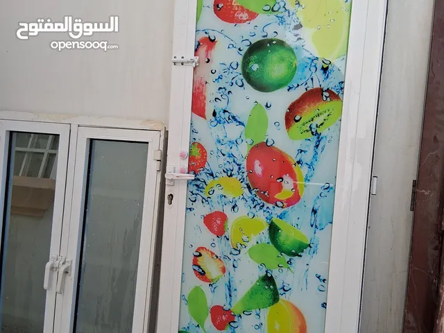 باب دورة مياه مع الفريم ونافذه قياس 120 الطول والعرض 84 .... وأبواب خشبيه فقط يحتاجلهن صبغه بسيطه