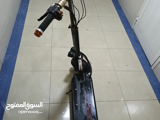 اسكوتر كبير مع بطاريه جديده ولاكن بدون عداد سرعه والسعر قابل للتفاوض
