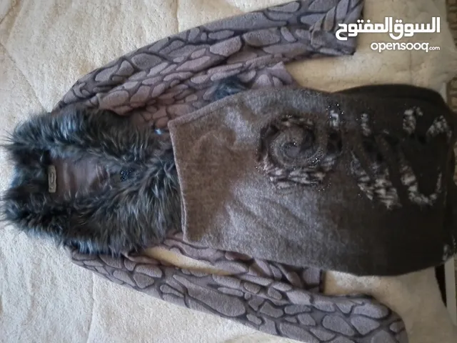بدل افراح نسائية شبه جديدة