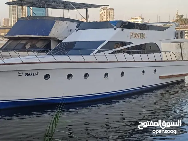 يخت فخم للبيع