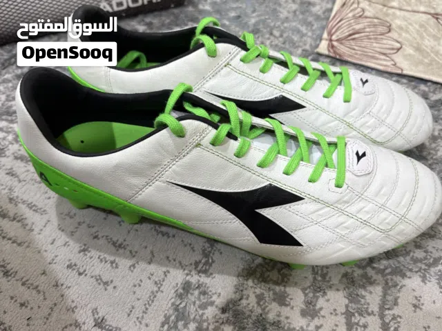 حذاء كوره قدم جديد لم يستعمل