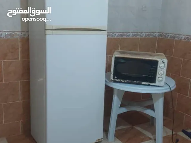 اثاث منزل للبيع مع بعضهن ثلاجه وكوشه ومكتبه وفرشه السعر قابل للمفاصله لو تبي صور زياده انصورلك