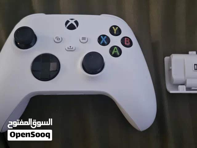 يد اكس بوكس سيريس للبيع معاها بطارية ومدخل الشحن يبي تغيير 200 دينار