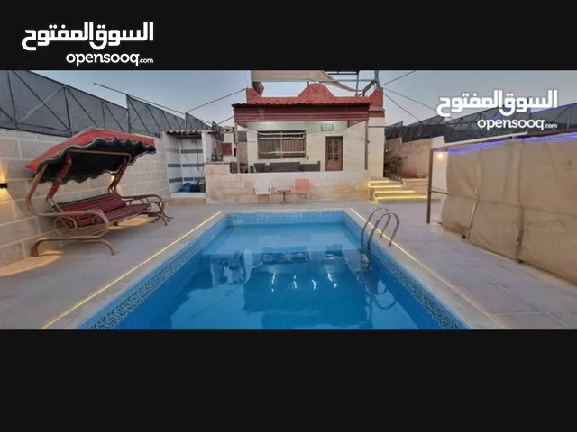 منزل مطل علمزارع مع مسبح وكراج خاص تابع اراضي دير علا من المالك