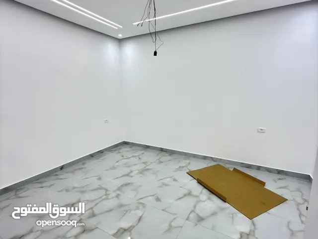 شقة ارضيه للإيجار طريق المواشي خلف صالة رويال