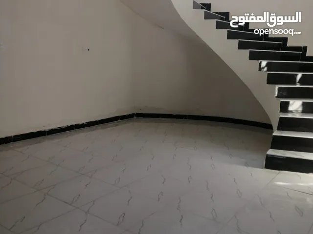 240 m2 3 Bedrooms Townhouse for Sale in Basra Sha'abeya