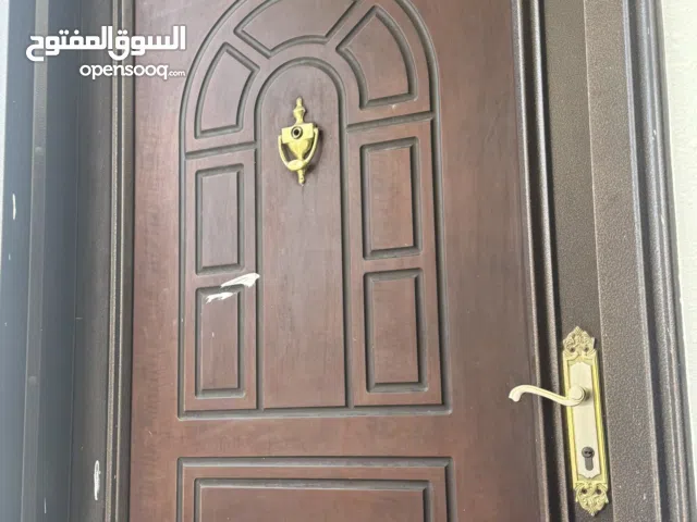 ابواب خارجية بحالة جيدة عدد 2