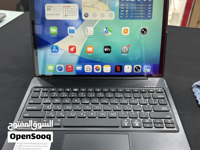 iPad Pro (12.9-inch) (4th generation) m1 128gb storage white keyboard used