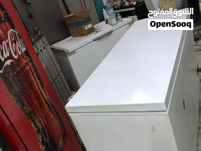 فريزر كبير جدا ونظيف بالكامل وممتاز جدا بدون اعطال وقابل للتفاوض