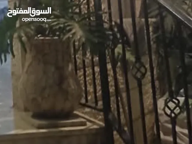 شقة جاهزة للأيجار موجودة في بيتونيا البالوع طابق ثاني و (( مدخل خاص على مستوى الشارع ))