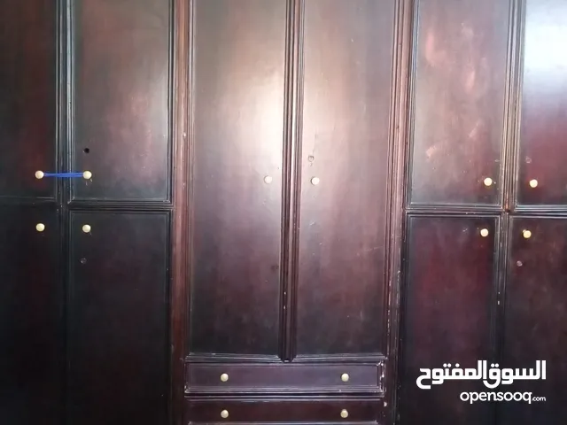 للجادين خزانة 5 ظرفات مع 3 جوارير الخزانة خشب لاتيه  كل ظرفة مقسومة ثلاث ظرفات كمان مع تخت حديد