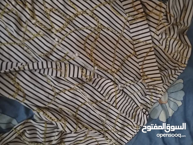 قمصان صيفية مريحة خامة باردة ولطيفة بلونين الوردي الفاتح الناعم والأزرق الملكي مع نقشات قميص الراحة