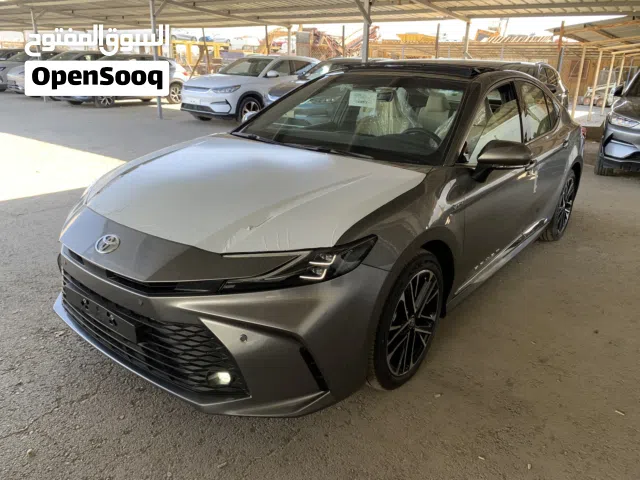 عرض خاص تويوتا كامري 2025 فل الفل بنوراما عداد زيرو بطاريه ليثيوم ياباني اصلي مع كفاله