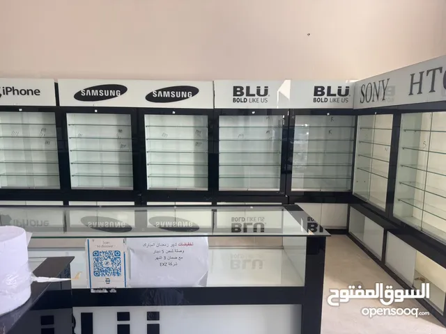 فترينات مستعملة لعرض الهواتف والاكسسوارات المكان تاجوراء