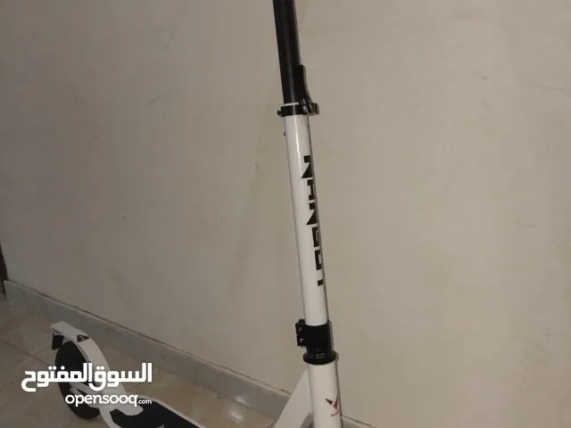 أسكوتر كهربائي شبه جديد