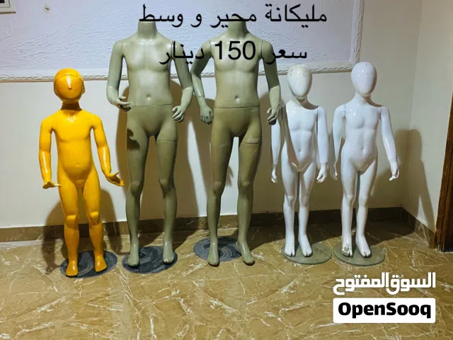 بضاعة محل ملابس للبيع