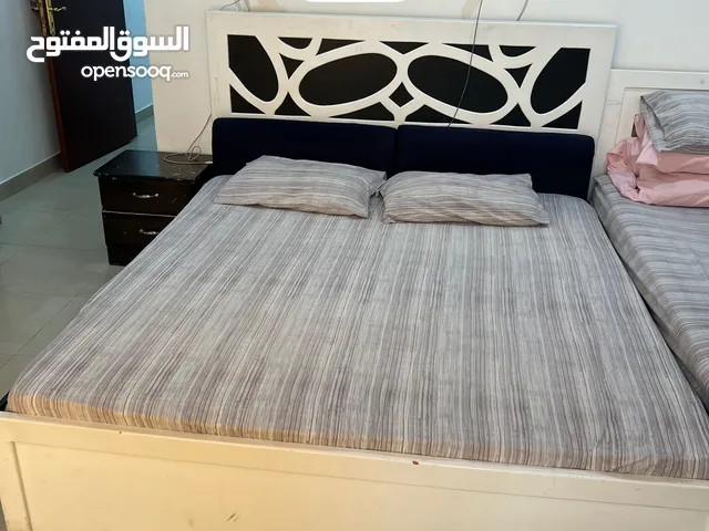 King size double bed with mattress. 2 wardrobes. Pickup on 25 april, from mangaf block 1