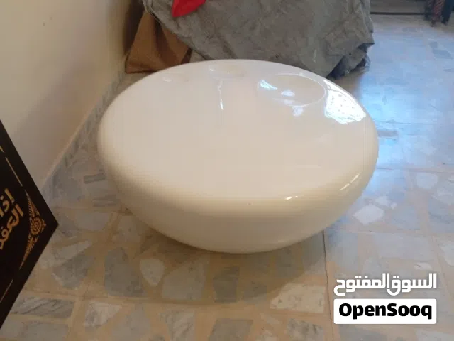 طاوله مميزه بيضاء للجادين