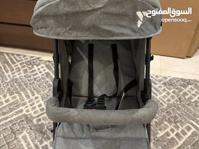 عربة أطفال استخدام خفيف جدا مناسبه لمواليد و الي عمر 4 سنوات