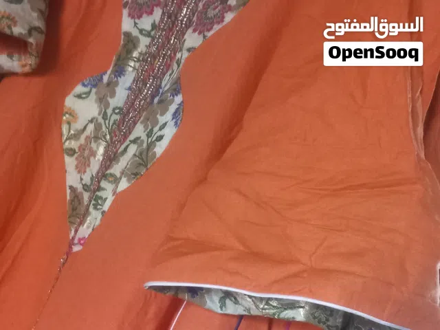 عبايات ودراعات شبه جديدة