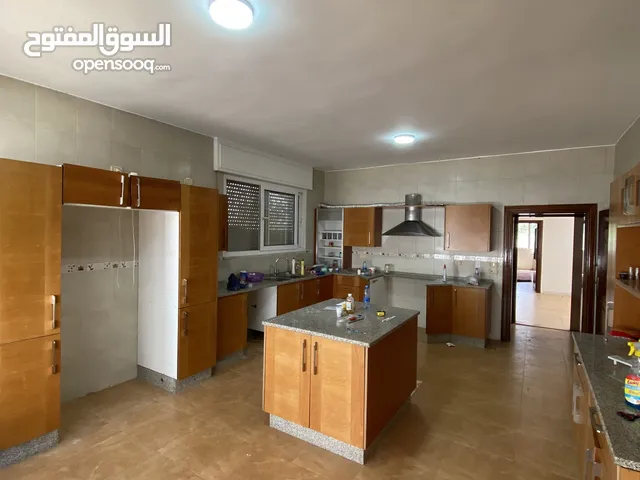 مطبخ خشب من مطابخ الطباع بطول 6 متر و بوضع ممتاز جداً