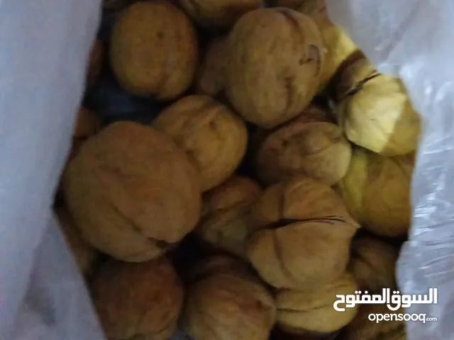 بيع الجوز الصيني ومخلل المانجو