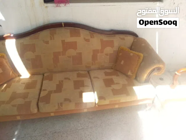 طقم كنب خشب سويد بحاله ممتازه ولا كسر ولا مزع بحاله ممتازه ونظيف جدا للبيع بسعر 50 الموقع الاذاعه