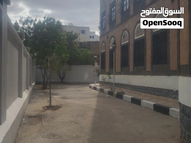 300 m2 More than 6 bedrooms Villa for Sale in Sana'a Western Geraf