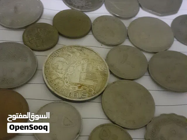 عملات مصرية واجنبية متنوعة