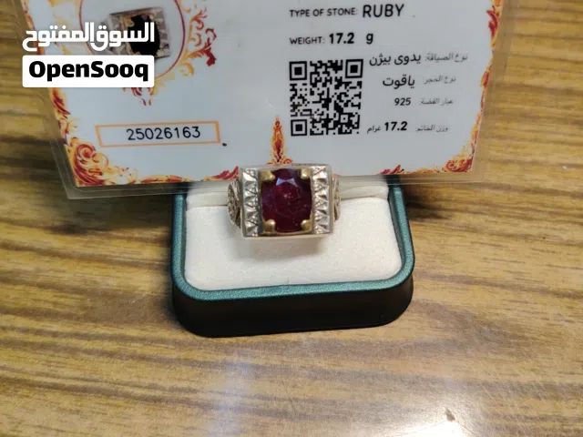 خاتم مرصع بحجر ياقوت أفريقي دم الحمام فضه 925 بشهاده الصايغ بها تفاصيل الخاتم كامله
