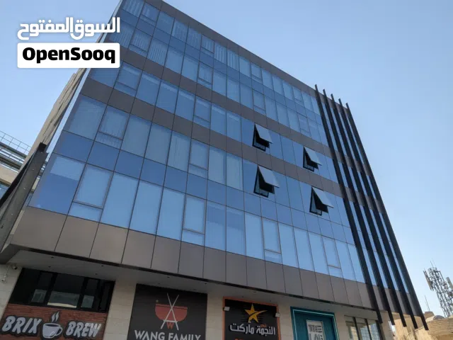 عيادات طبيه للايجار ملاصق لمستشفى السعودي في خلدا بمساحات مختلفة