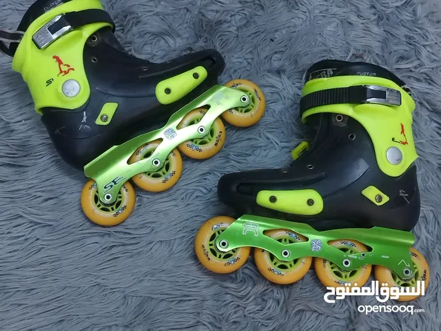 سيارة أطفال