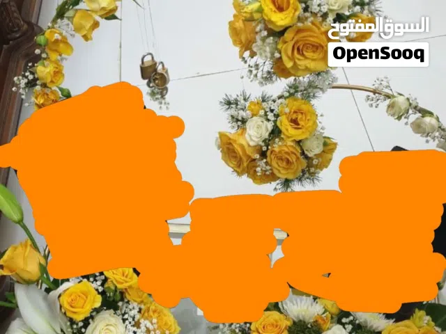 ستاند حديد للهدايا مع قاعده زجاج بدون الورد