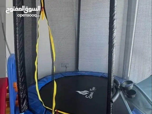 البيت الهزاز الكبير المصمم للمرح العائلي الآمن في الهواء الطلق، والمزود بشبكة حماية عالية الجودة