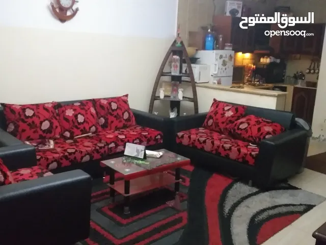 صالون للبيع