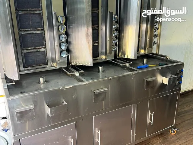 عدة مطعم وشاورما جاهزة للبيع شبه جديدة مع كفالتها