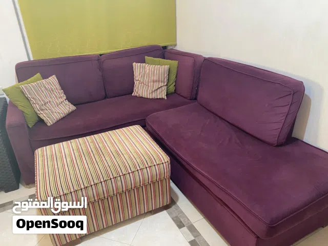 كورنر صغير تفصيل من خشب السويد يحتوي على صندوقين تخزين مع بفه وسطية