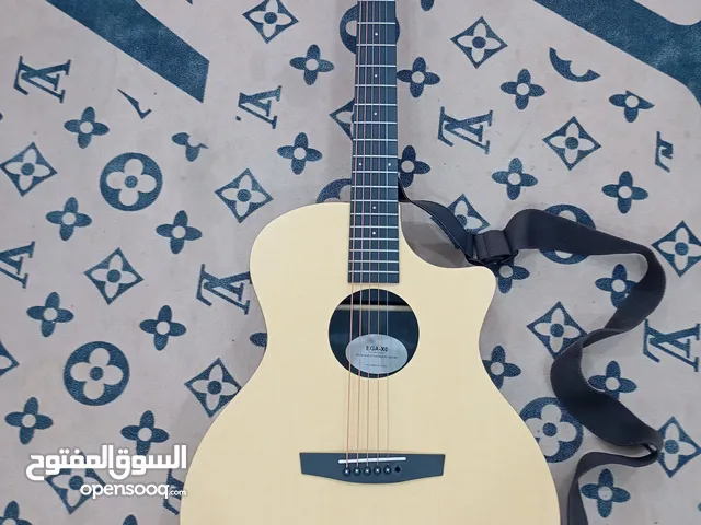 گيتار اكوستك من شركة اينيا نصيف 99%............................
