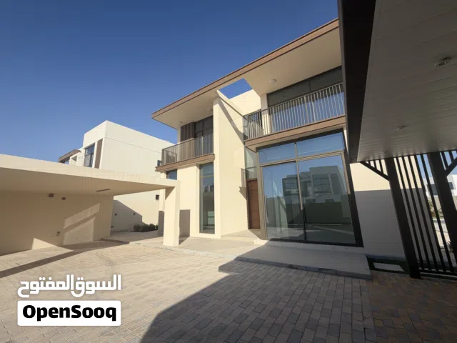 5 bedroom  Corner  Your own peace of paradise awaits you.