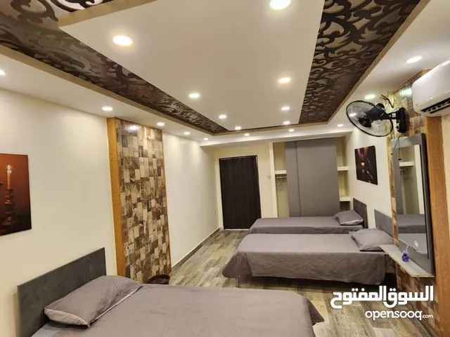 للبيع مجمع تجاري بمدينه العقبه بقلب السوق التجاري بدخل جيد