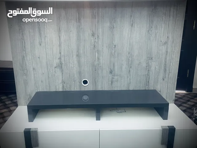 إثنين مكاتب تلفزيون تركية مستعملة استعمال بسيط للبيع بسعر كزيونى