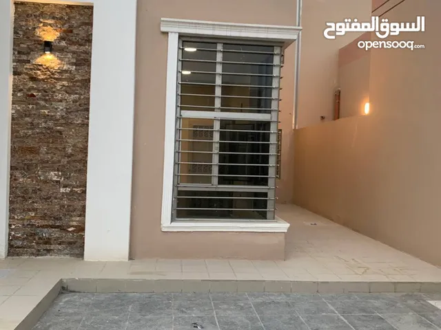 300m2 4 Bedrooms Townhouse for Rent in Basra Tannumah
