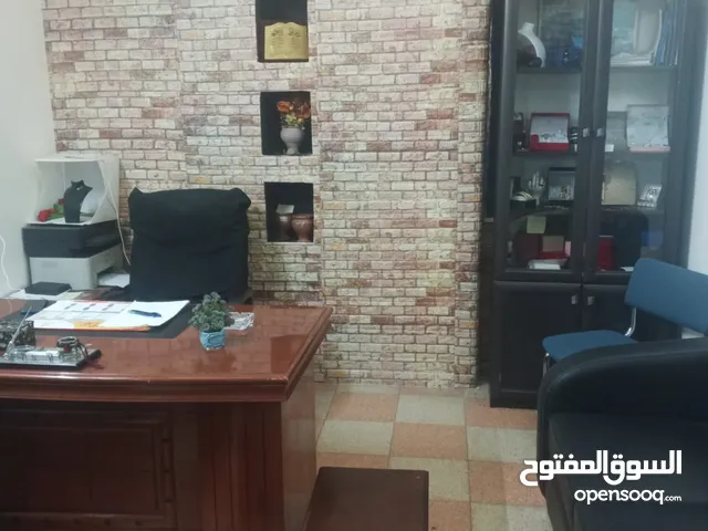 مكتب للبيع